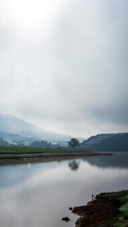 serene-mountain-reflection