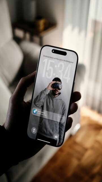 Minimalist VR Concept on Mobile Wallpaper