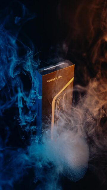 Vibrant Smoke Surrounds Samsung Galaxy S26 Ultra Box