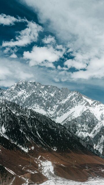 Serene Snowy Peaks
