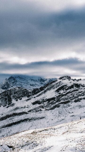 serene-snow-covered-mountains-under-a-cloudy-sky
