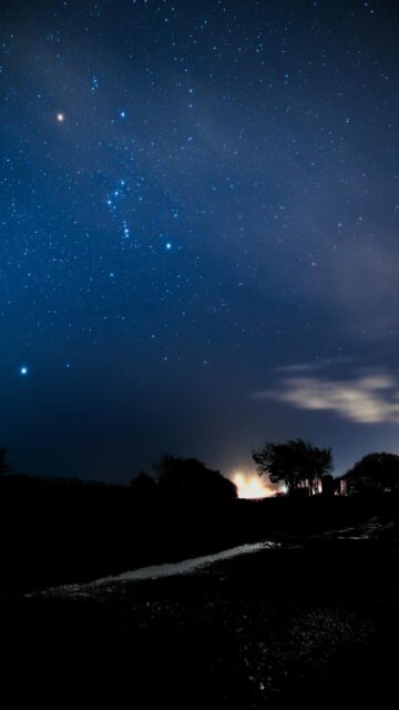 starry-night-sky-dark-landscape-mobile-wallpaper