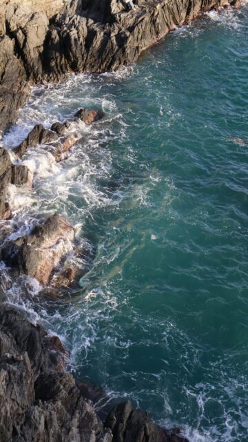 mobile-coast-waves-rocky-sun