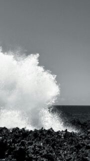 Coastal Bliss – Waves Crashing Against Rocky Shore