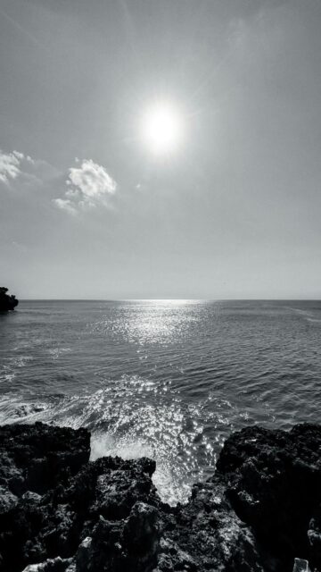 serene-waves-on-rocky-shore