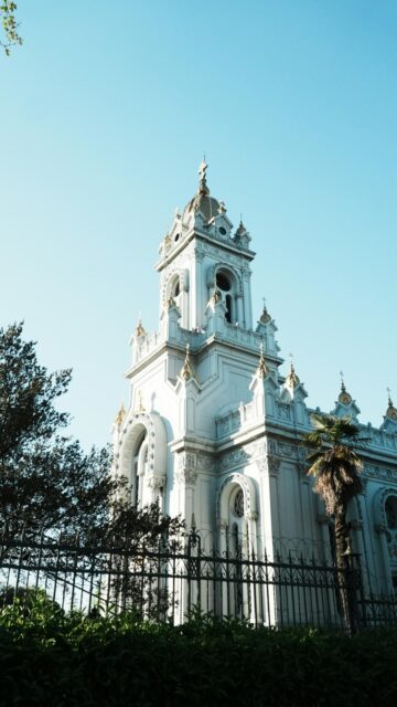 serene-white-church-under-clear-blue-sky