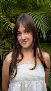brown-haired-woman-with-bangs-smiling