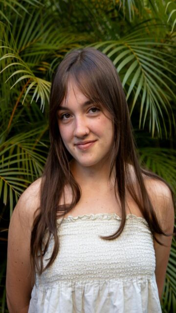 brown-haired-woman-with-bangs-smiling