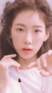 Stunning Soft Pastel Portrait of a Beautiful K-Pop Idol Mobile Wallpaper