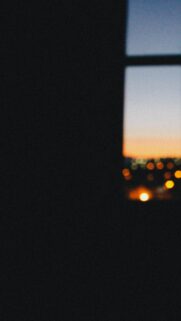 Minimalist View of Bokeh City Lights at Sunset Mobile Phone Wallpaper