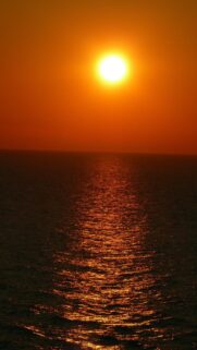 Stunning Golden Sunset Over Calm Ocean Horizon Mobile Wallpaper