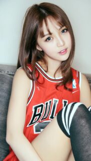 Beautiful Asian Girl in Red Chicago Bulls Jersey Mobile Wallpaper