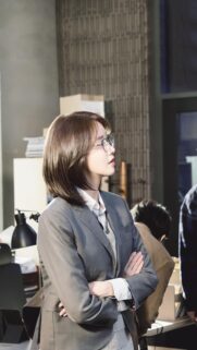 Elegant Korean Office Professional Woman Wallpaper for Mobile Screen