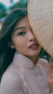 Stunning Asian Girl in Traditional Ao Dai and Conical Hat Wallpaper