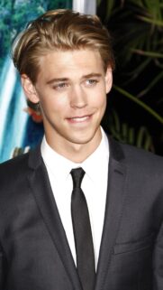 Austin Butler 4K Mobile Wallpaper – High-Definition Aesthetic Portrait for Smartphone