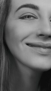 Close-up Minimalist Beauty Portrait Mobile Phone Wallpaper