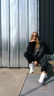 Streetwear Aesthetic Girl in Sunglasses Mobile Phone Wallpaper