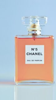 Elegant Chanel N°5 Eau de Parfum Bottle Minimalist Phone Wallpaper