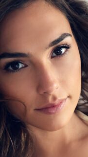 Gal Gadot Stunning High-Definition Mobile Wallpaper | Bestwallpapers.net