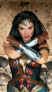 Stunning Gal Gadot High-Quality Mobile Wallpaper – HD Celebrity Background