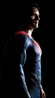 Henry Cavill 4K Mobile Wallpaper: Iconic High-Quality Portrait for Smartphones