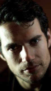 Henry Cavill HD Mobile Wallpaper – Iconic Actor Portrait for Smartphone