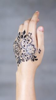 Intricate Mandala Henna Art Spiritual Energy Symbol Wallpaper