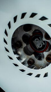 Close-up Speedline MIM Alloy Rim Car Wheel Minimalist Mobile Wallpaper