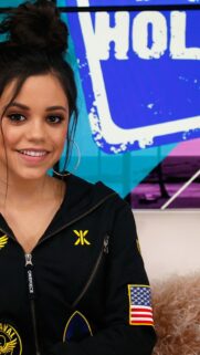 Jenna Ortega High-Quality Mobile Wallpaper – Stunning 4K Portrait for Your Phone