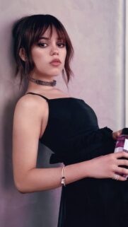 Stunning Jenna Ortega 4K Mobile Wallpaper – Best Quality Portrait for Smartphones