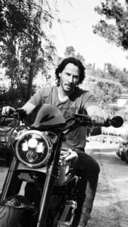 Keanu Reeves HD Mobile Wallpaper – Iconic Actor Portrait for Smartphone