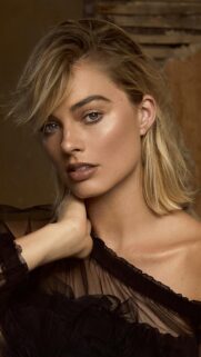 Stunning Margot Robbie High-Definition Mobile Wallpaper | Bestwallpapers.net