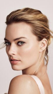 Margot Robbie High-Quality Mobile Wallpaper – Stunning 4K Portrait for Phone