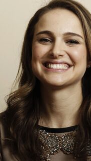 Stunning Natalie Portman 4K Mobile Wallpaper – Best High-Quality Celebrity Background