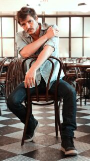 Pedro Pascal High-Quality Mobile Wallpaper – Cinematic Portrait for Smartphone