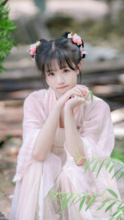 Beautiful Young Girl in Traditional Hanfu Style Outfit Wallpaper for Mobile