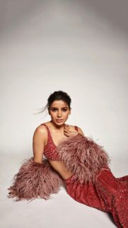 Stunning Samantha Ruth Prabhu in Red Sequin Feather Dress Mobile Wallpaper