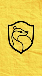 Minimalist Hufflepuff Badger Crest Wallpaper in Golden Yellow