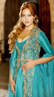 Stunning Hurrem Sultan Inspired Portrait Wallpaper for Mobile