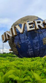 Iconic Universal Studios Globe Landmark Mobile Phone Wallpaper