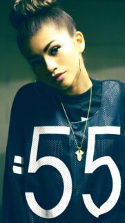 Stunning Zendaya Mobile Wallpaper HD – Premium Celebrity Portrait for Your Phone