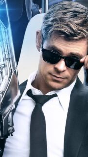Chris Hemsworth High-Quality 4K Mobile Wallpaper for Android and iPhone