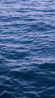 Deep Water Mobile Wallpaper: Mesmerizing Ocean Abyss and Calm Blue Sea Background for Smartphone