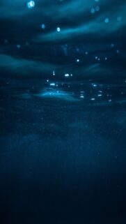 Deep Water Mobile Wallpaper: Mysterious Ocean Abyss Background in 4K Resolution