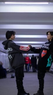Street Style Friends Holding Hands in Tunnel Urban Aesthetic Wallpaper