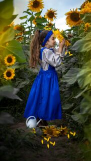 Little Girl in Sunflower Field Aesthetic Mobile Wallpaper