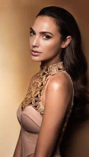 Stunning Gal Gadot 4K Mobile Wallpaper – High Quality Portrait for Smartphone