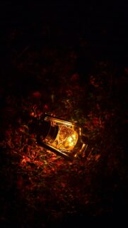 Stunning Illumination Mobile Wallpaper: Radiant Light Art for Smartphone Backgrounds