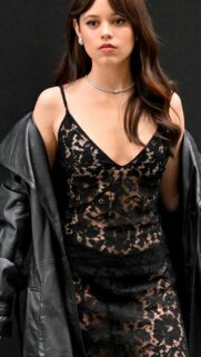 Jenna Ortega High-Quality Mobile Wallpaper – Stunning 4K Portrait for Your Phone