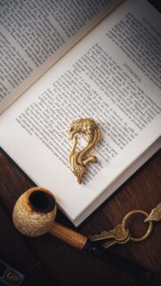 Elegant Gold Leo Zodiac Sign Aesthetic Spiritual Desktop Wallpaper